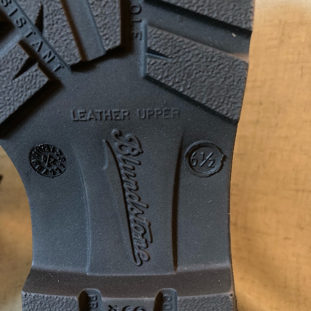 Brand New Never Worn Blundstone Unisex Dark Brown Leather Boots